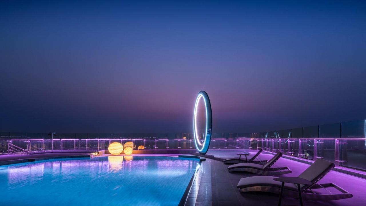 Grande Centre Point Space Pattaja Kültér fotó The Sky Pool at the InterContinental Belgrade