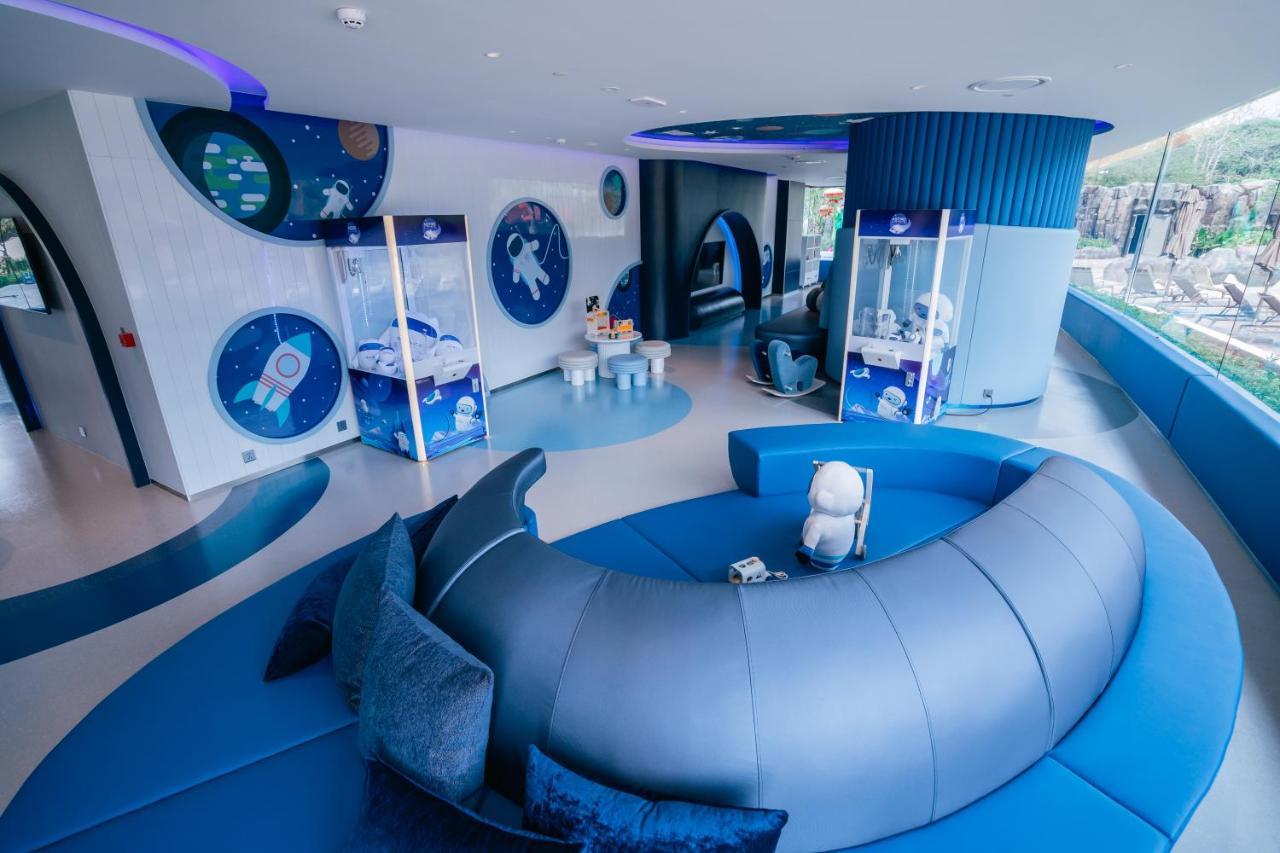 Grande Centre Point Space Pattaja Kültér fotó The interior of the Space and Astronomy Centre
