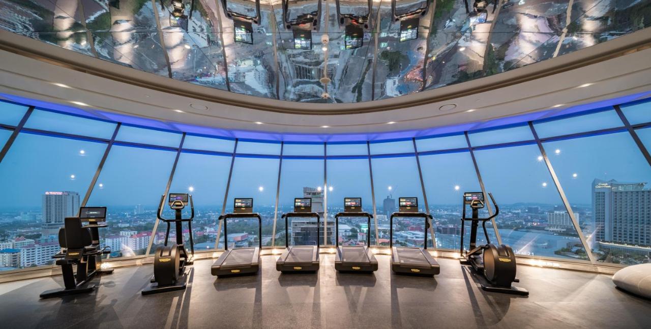 Grande Centre Point Space Pattaja Kültér fotó The gym at the 88th floor