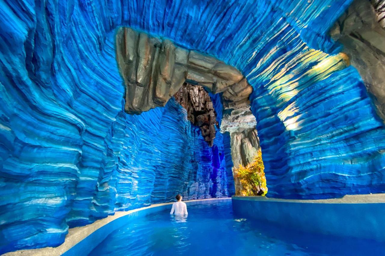 Grande Centre Point Space Pattaja Kültér fotó The Blue Grotto