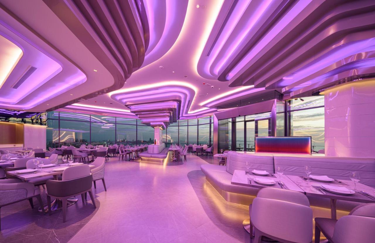 Grande Centre Point Space Pattaja Kültér fotó The interior of the restaurant