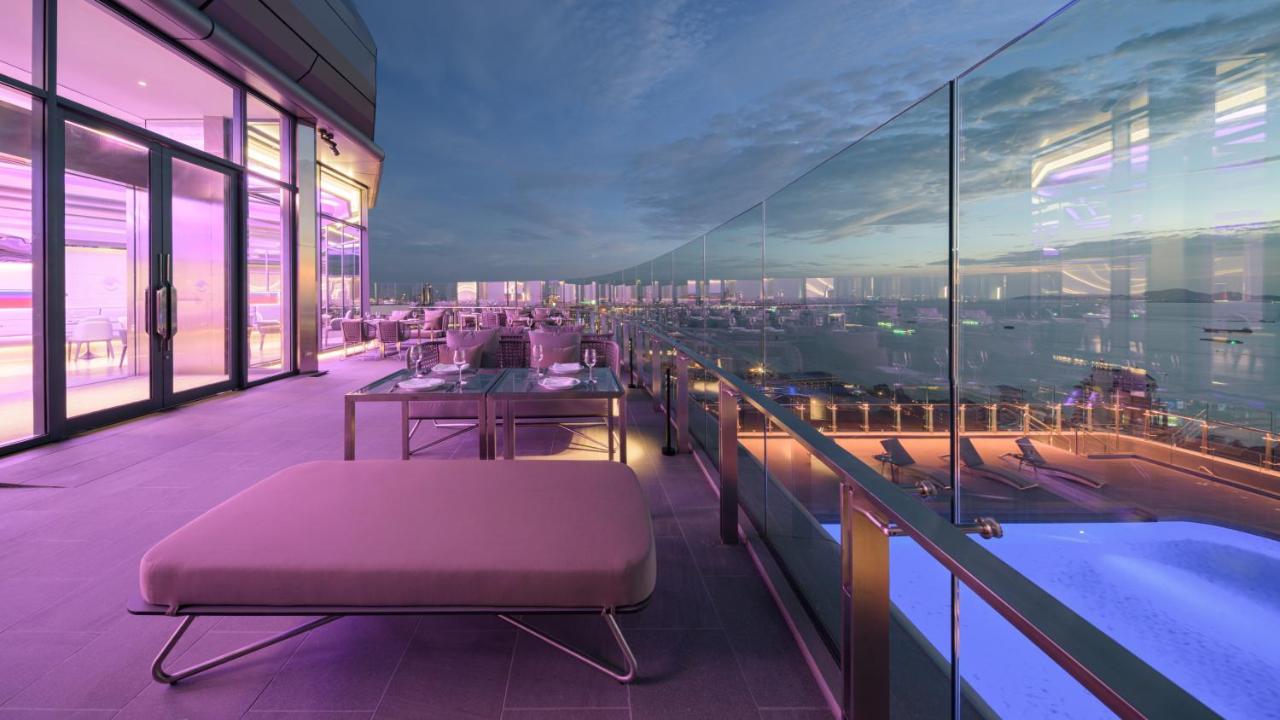 Grande Centre Point Space Pattaja Kültér fotó Skyline Terrace